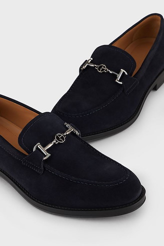 Mocassini in pelle scamosciata con dettagli in metallo